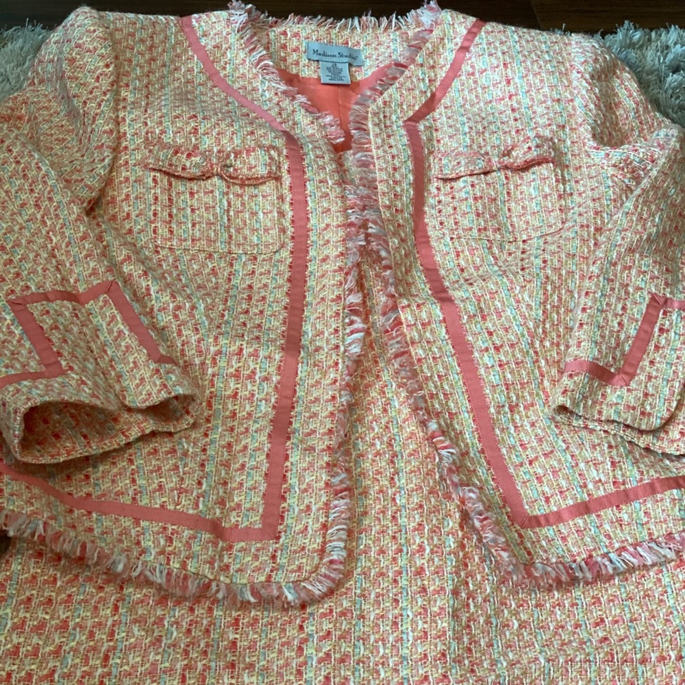 Fantastic two- piece suit tweed stitch.
